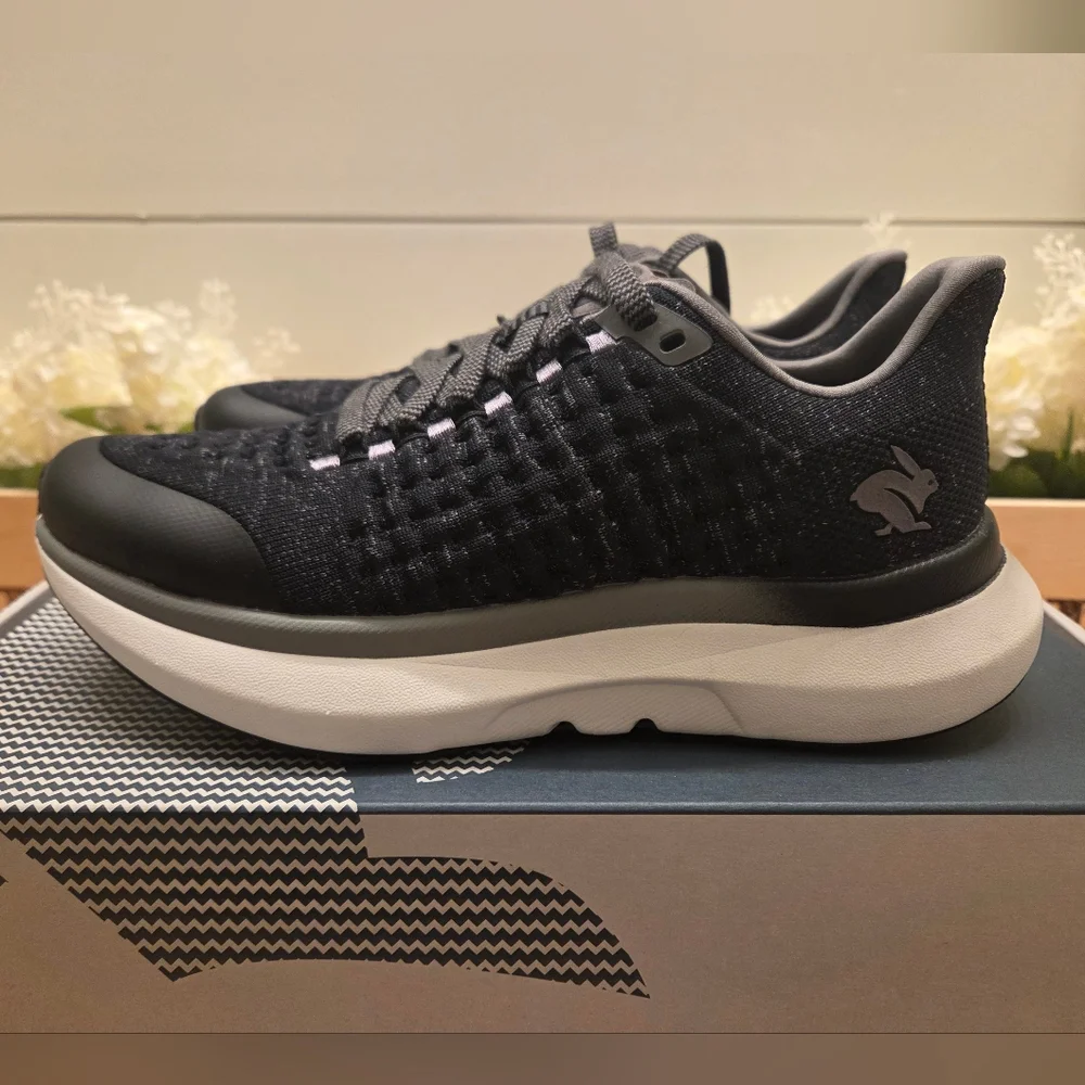 Rabbit Dream Chaser Running Shoes Women's Size 7.5 Black  New In Box